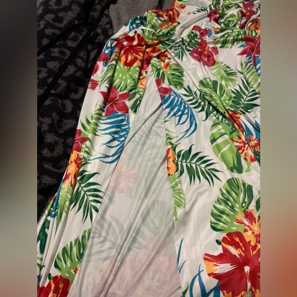 NWT SHEIN SXY Plus Tropical Print Crisscross Back Split Thigh Dress Size 4X - Picture 7 of 7